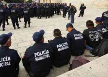 Breves de los Estados del 9 de abril. Cese de policías.