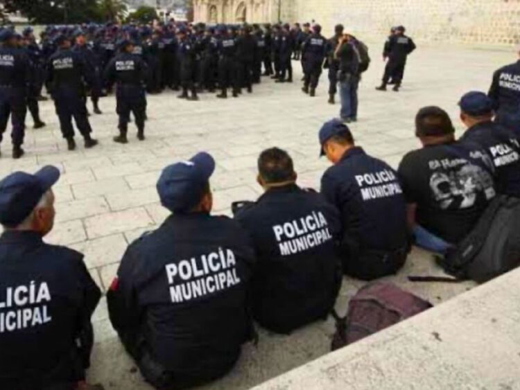 Breves de los Estados del 9 de abril. Cese de policías.