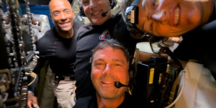 Asrtonautas del Orión se toman una selfie