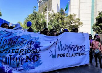 Movilización por el Día Mundial de Concienciación sobre el Autismo. AMEXI Foto Especial