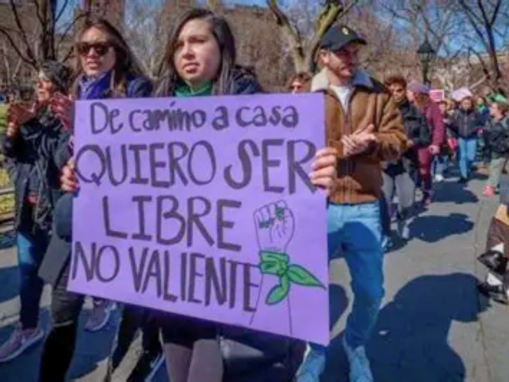 Movilizaciones y presión digital reflejan la desconfianza ciudadana en la disposición y capacidad institucional para responder.