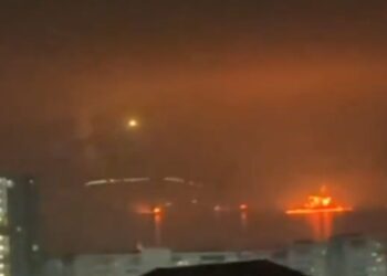 Llamas en el Consorcio del Oleoducto del Caspio, en el puerto de Novorossiysk, en Rusia.