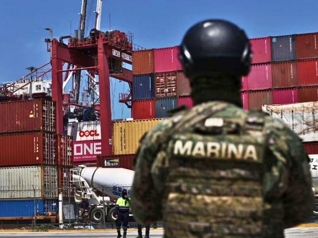 Captura de excontralmirante por huachicol fiscal.