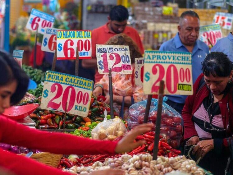 En el mercado, lo que en realidad cuesta la vida en México.