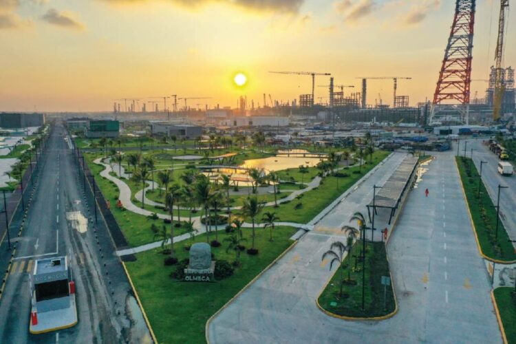 Pemex desmiente supuesta fuga de gas en Refinería Dos Bocas