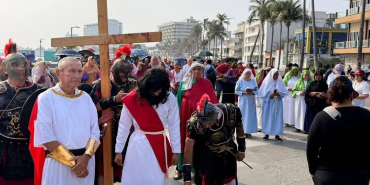 Viacrucis en Veracruz. Representación de la Pasión de Cristo en Río Blanco, Veracruz. Foto: Especial