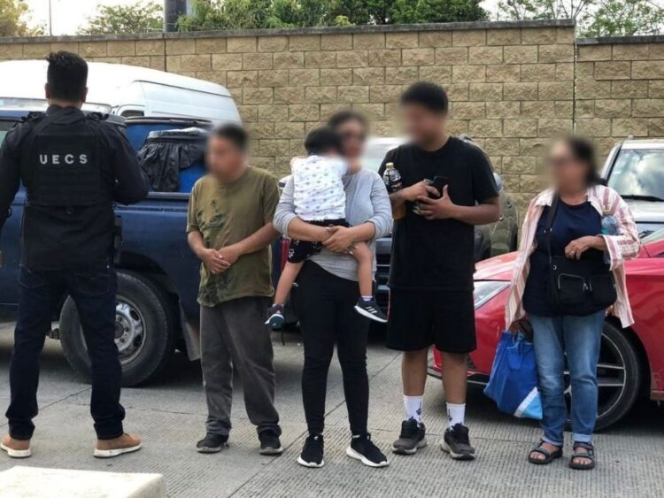 Rescatan en Oaxaca a cinco personas en secuestro virtual