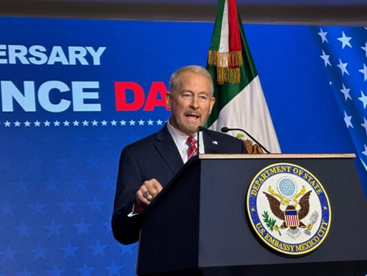 El embajador estadounidense en México, Ronald Johnson