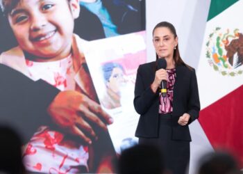 Sheinbaum descarta cambios en Morena y exige renuncia a funcionarios que busquen candidaturas