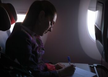 Sheinbaum llegó a España para cumbre internacional