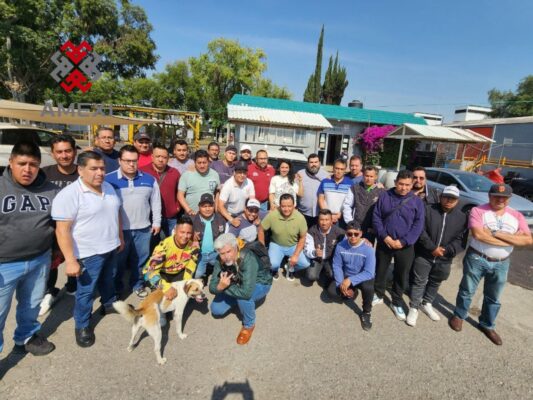 Una comisión de Sutnotimex, encabezados por la secretaria General Adriana Urrea, entregan apoyo solidario a trabajadores de Tornel en huelga
