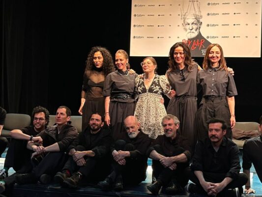 Luis de Tavira durante conferencia de prensa de Rey Lear, obra que protagoniza en el Teatro Helénico junto a un elenco destacado.