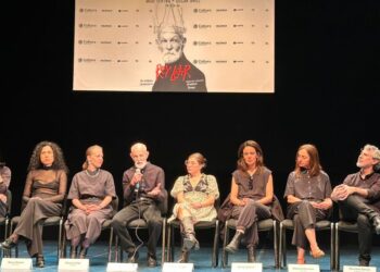 Luis de Tavira durante conferencia de prensa de Rey Lear, obra que protagoniza en el Teatro Helénico junto a un elenco destacado.