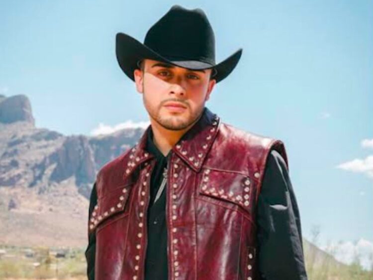 Oscar Ortiz interpreta “Escondidas”, canción que lo posiciona en los primeros lugares de los charts de Billboard.