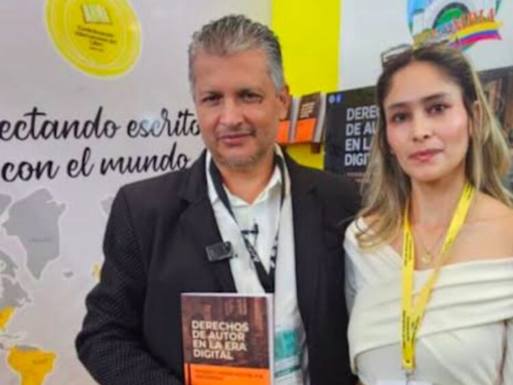 Julio César Velásquez habla en la FILBo sobre su libro Los Derechos de Autor en la Era Digital y la importancia de la propiedad intelectual.