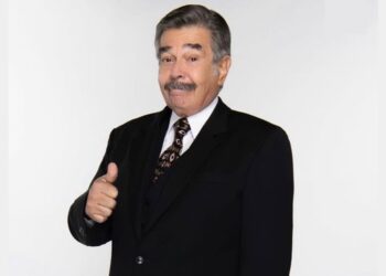 Jorge Ortiz de Pinedo durante entrevista sobre la obra “No te vayas sin decir adiós”, que marca la despedida de Juan Ferrara del teatro.