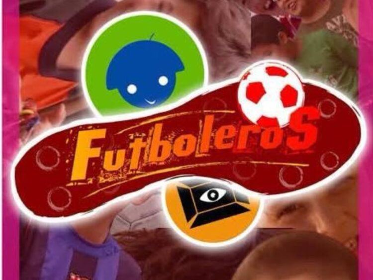 Exterior de Canal 11 con presencia de estudiantes del IPN durante manifestación por inconformidades internas.