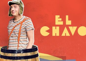 Escena representativa de programas clásicos de la televisión mexicana como En familia con Chabelo y El Chavo del 8, que reunían a familias frente al televisor.