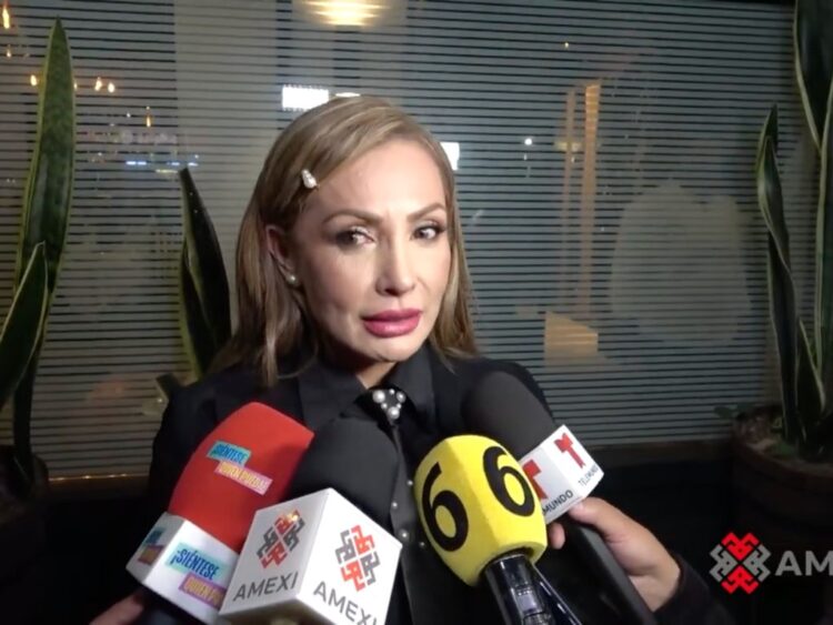 Paty Navidad habla ante medios sobre la controversia entre Laura Zapata y Kuno, destacando la importancia de asumir consecuencias por declaraciones públicas.