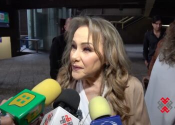 Manoella Torres declara ante medios sobre su relación con Cristian Castro y su enfoque actual en la música.