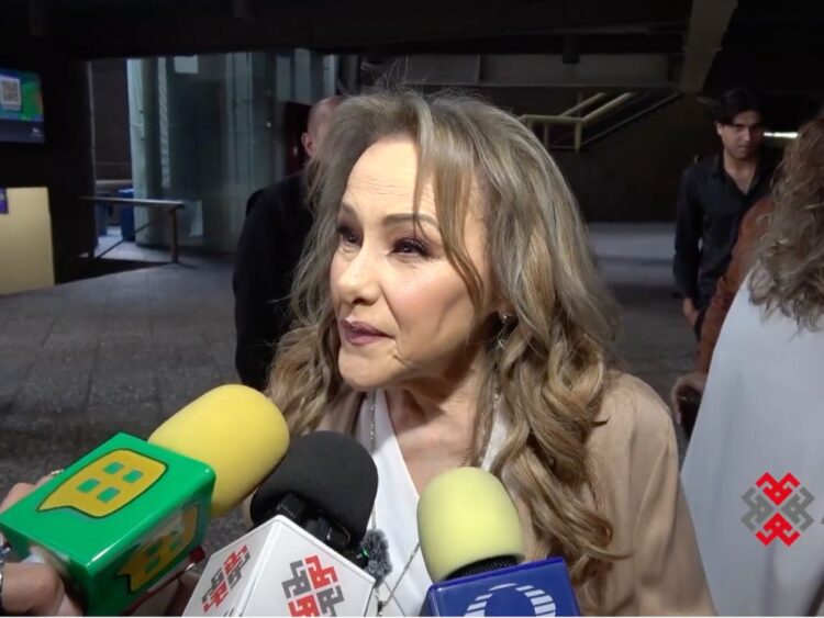 Manoella Torres declara ante medios sobre su relación con Cristian Castro y su enfoque actual en la música.