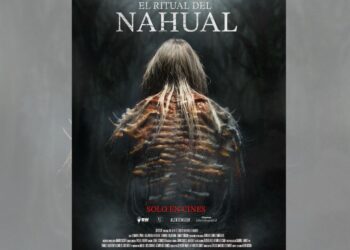Escena oscura de El Ritual del Nahual con figura mística en un entorno rural inspirado en la mitología mexicana.