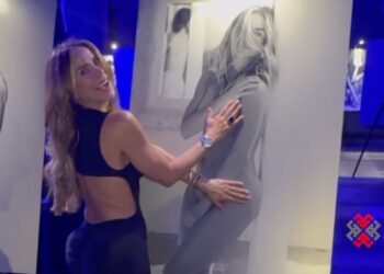 Aylin Mujica durante una sesión fotográfica artística al natural, en colaboración con el fotógrafo Muriel Santana.