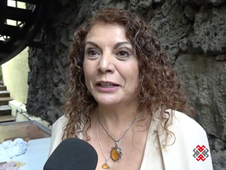 Aleyda Gallardo habla ante medios sobre las fallas en la votación de la ANDA y cuestiona la validez del proceso electoral.