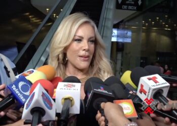 Lorena Herrera habla ante medios y lanza un reto económico a Facundo por declaraciones polémicas sobre su identidad.