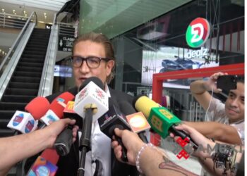 Fabián Lavalle celebra su cumpleaños con amigos y medios, mientras expresa tristeza por el duelo que atraviesa.