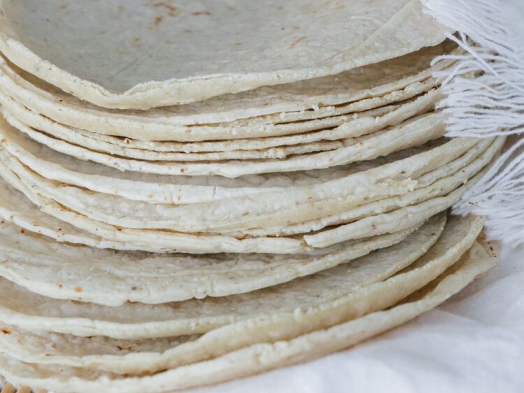 Tortillas. Anuncian aumento en el precio de la tortilla.