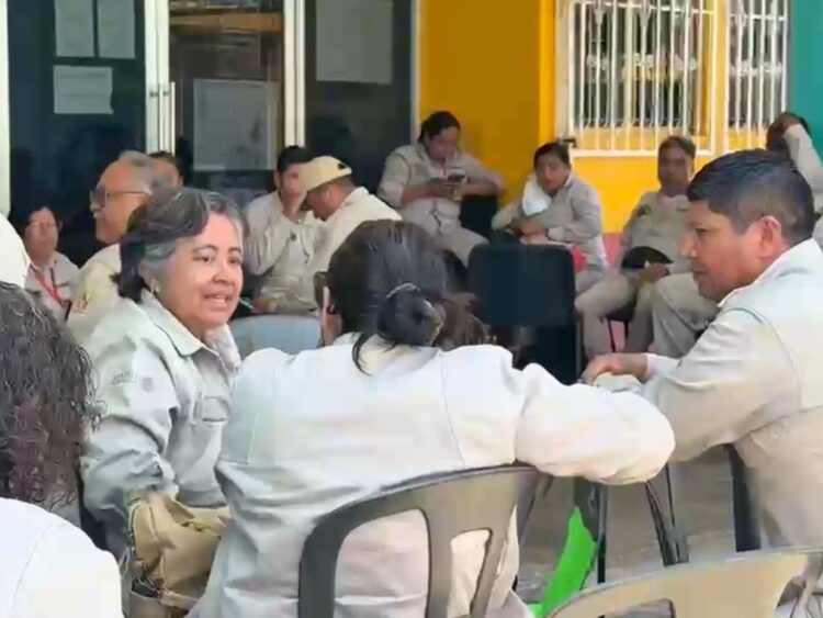 Trabajadores en paro. En riesgo, el control del dengue en Oaxaca.