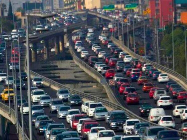 Tránsito vehicular en CDMX. Aplicación del Programa Hoy No Circula el miércoles 18 de abril.