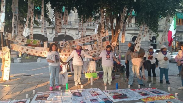 "Rasguñamos la , exigimos"