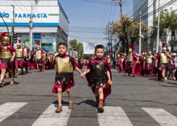 Viernes Santo en cuatro estados: pasión, cruces de 100 kilos y más de 190 mil fieles