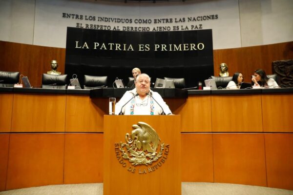 presidente de la Comisión de Estudios Legislativos, Manuel Huerta Ladrón de Guevara,