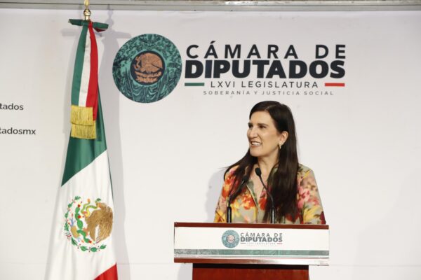Presidenta de la Cámara de Diputados, Kenia López
