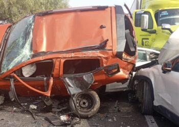 En el Circuito Exterior Mexiquense se registró una carambola que deja un saldo preliminar de una persona muerta y 13 lesionadas.