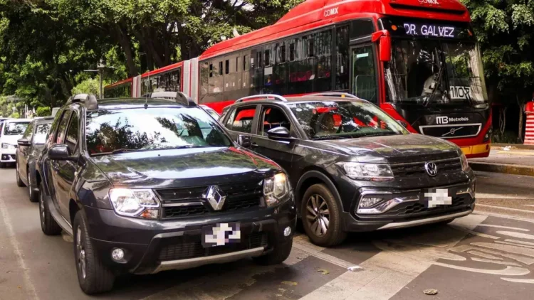 Hoy No Circula del lunes 20 de abril.