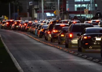 Este martes 21 de abril de 2026, los autos con engomado rosa y terminación de placas 7 y 8 no podrán circular.