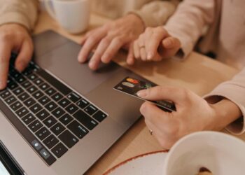 Autoridades detectan fraudes que prometen experiencias exclusivas con artistas. | AMEXI/FOTO: Pexels