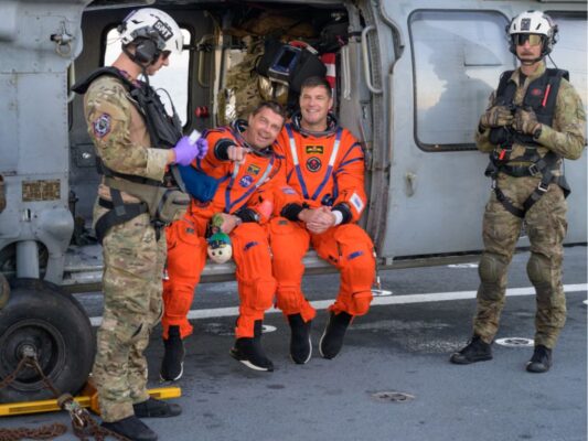 Dos de los cuatro astronautas de la misión Artemis II