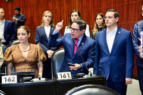 El diputado del PAN, Daniel Chimal exigió hoy a Pemex aceptar la crisis adversa de operatividad en Dos Bocas.