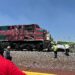 En Ecatepec reportan que un tren de carga arrolló este lunes a un automóvil .