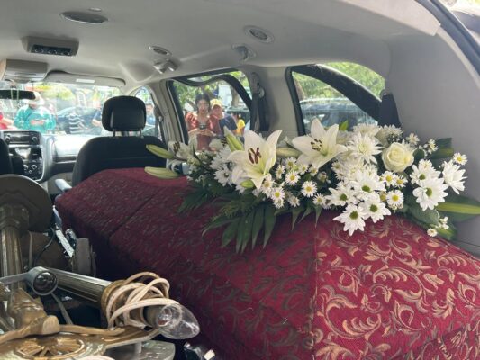 Simulacro con la cubierta original del ataúd