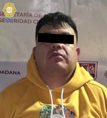 Los policías detuvieron al hombre de 41 años de edad, considerado generador de violencia en Iztapalapa, y lo enteraron de sus derechos constitucionales. AMEXI/FOTO/ SSC CDMX
