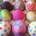 Huevos de Pascua decorados, símbolo de vida y renacimiento, una tradición que mezcla raíces ancestrales y celebraciones modernas. | AMEXI/FOTO: RRSS