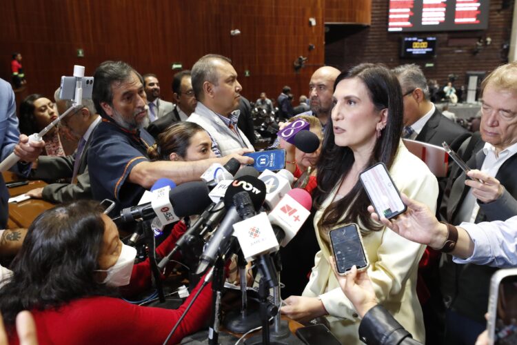 Kenia López Rabadán, presidente de la Mesa Directiva de la Cámara de Diputados