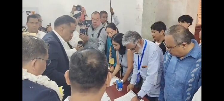 Ante la Comisión Electoral de la UABJO, se registraron los candidatos a ocupar la rectoría, en el periodo 2026-2030.