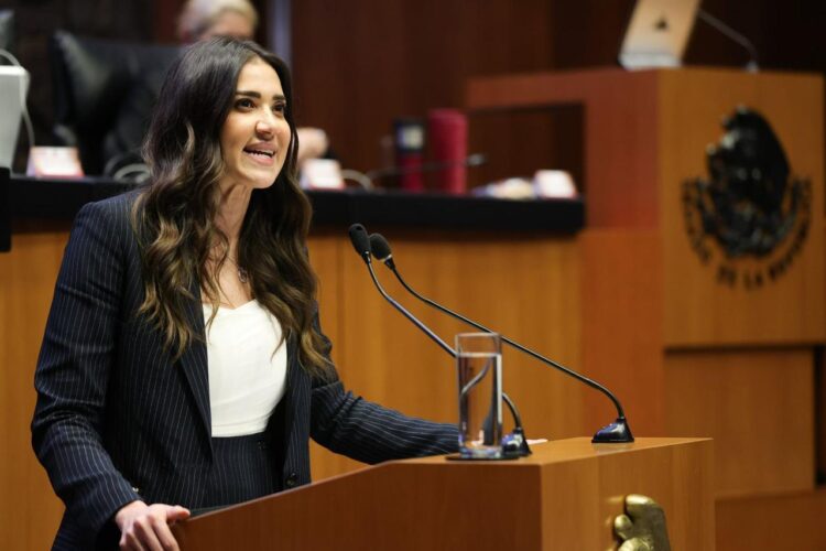 La senadora del PRI, Paloma Sánchez exige claridad en el caso de dos profesores detenidos en Mazatlán, Sinaloa, durante un operativo federal.